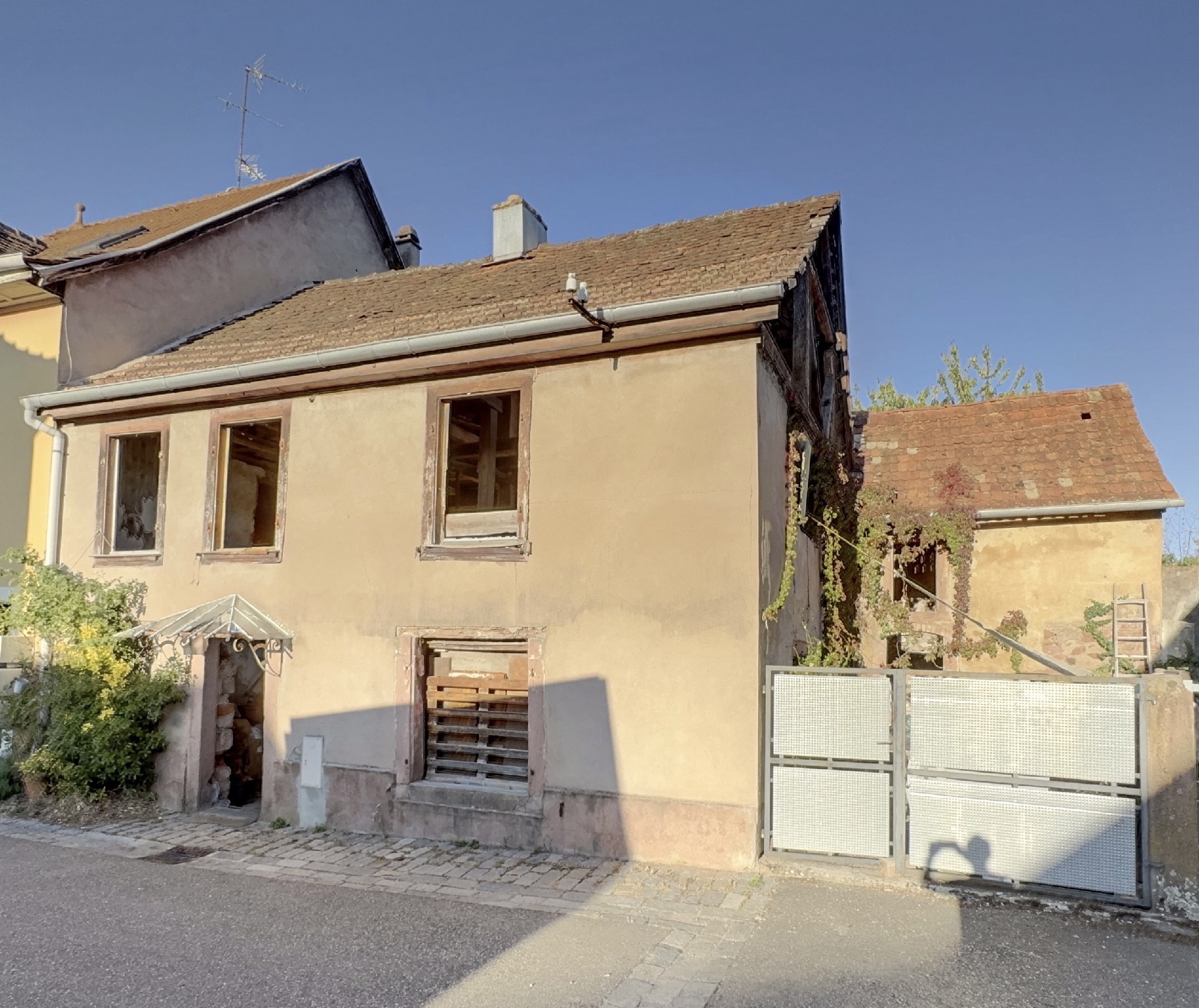 Maison de ville à réhabiliter, volumes et cachet
