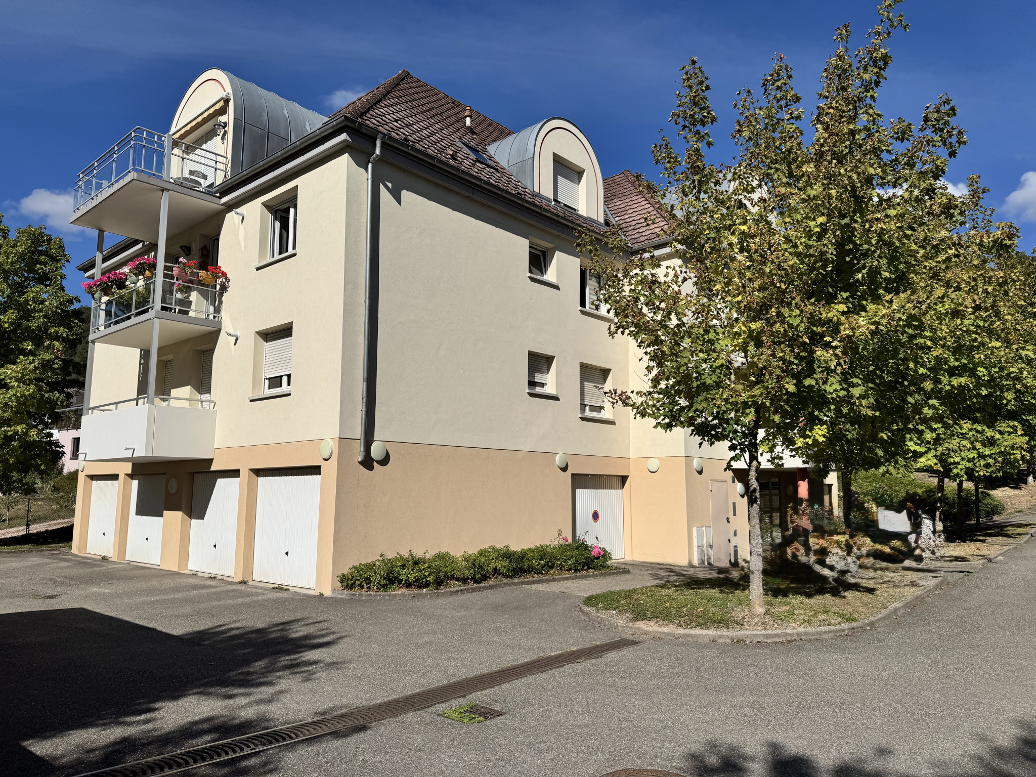 Grand 3/4 pièces de 85 m2 avec terrasse, garage et parking
